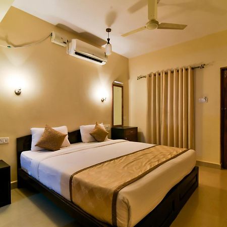 Baga Fantacia Beach Inn Exterior photo