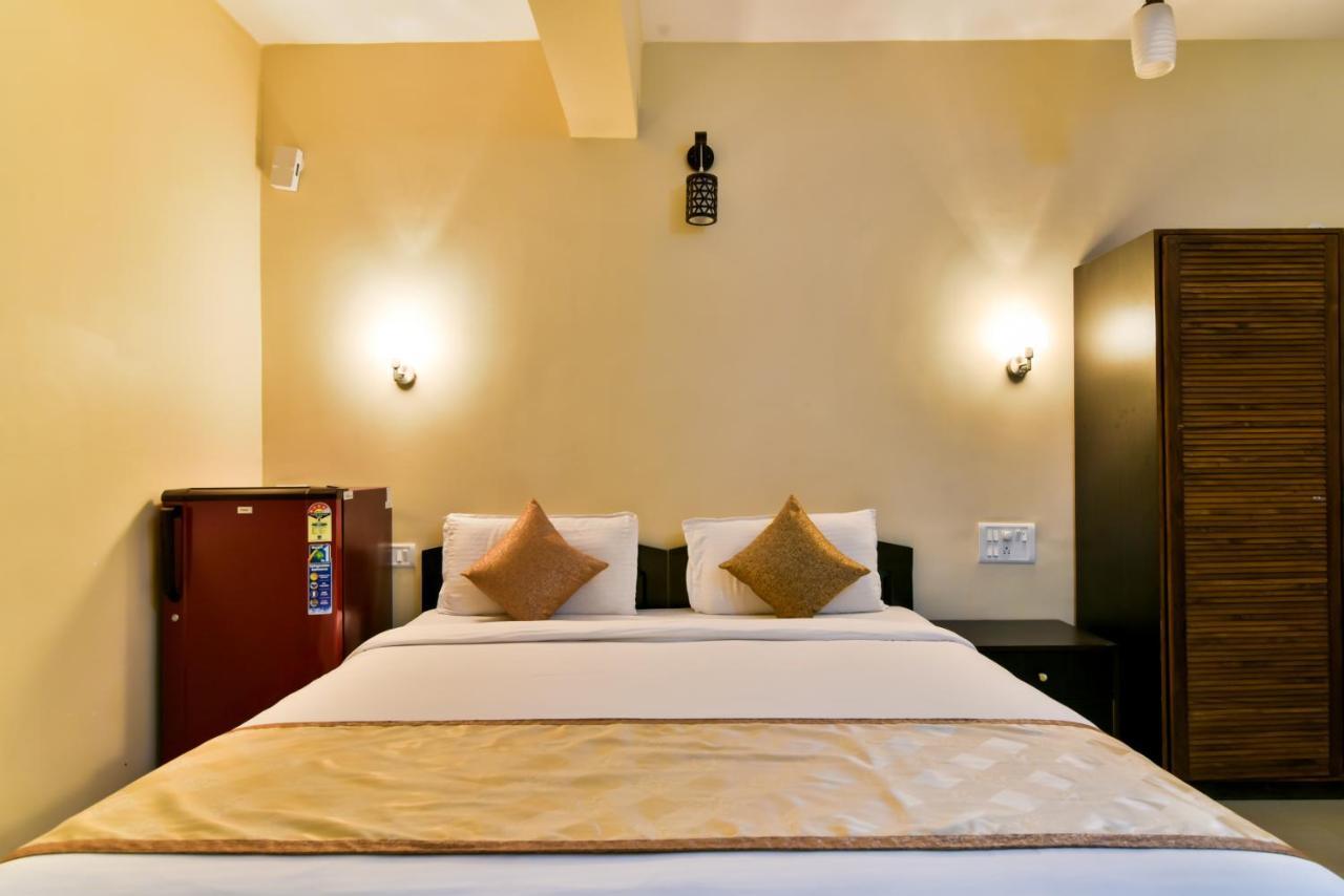 Baga Fantacia Beach Inn Exterior photo