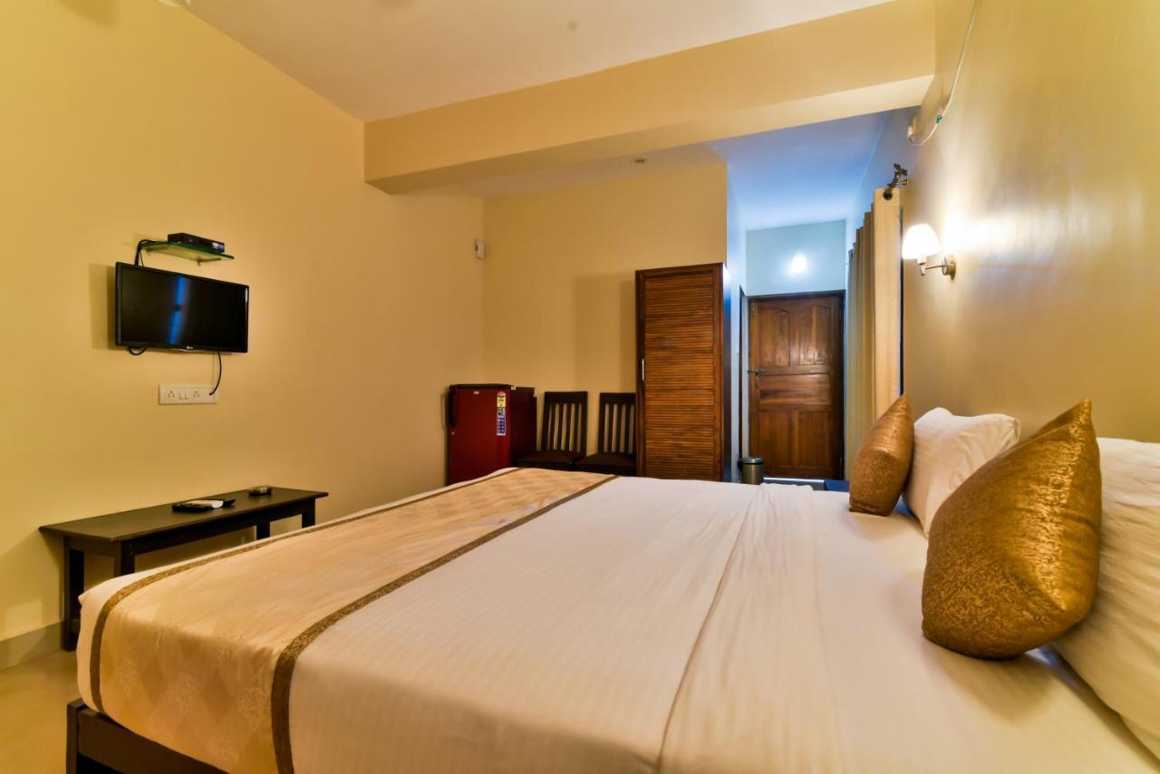 Baga Fantacia Beach Inn Exterior photo
