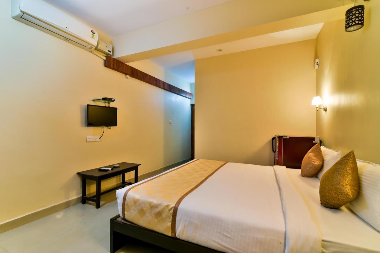 Baga Fantacia Beach Inn Exterior photo