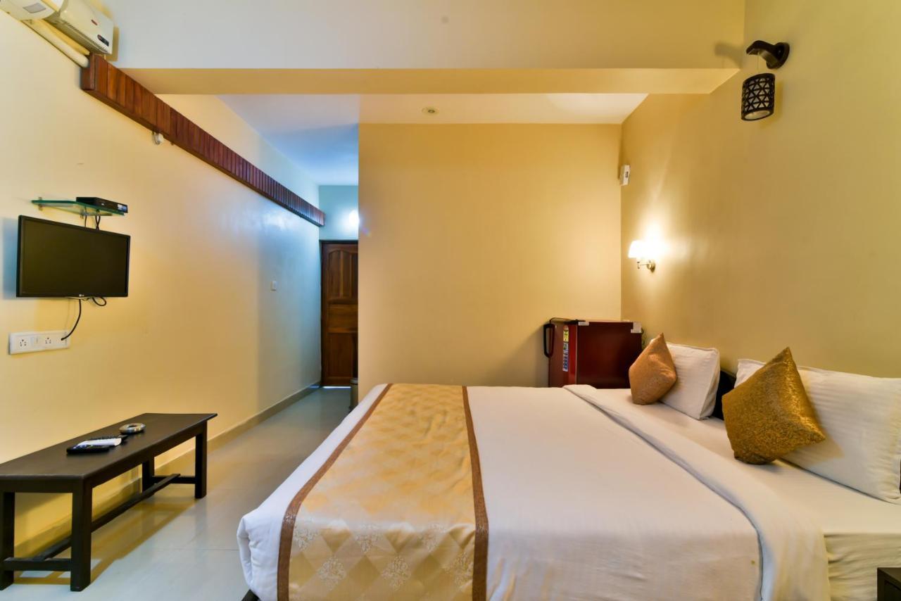 Baga Fantacia Beach Inn Exterior photo