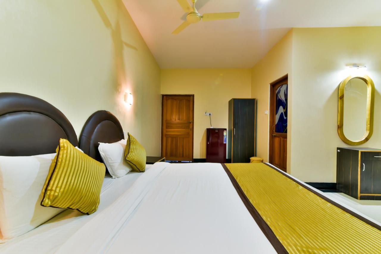 Baga Fantacia Beach Inn Exterior photo