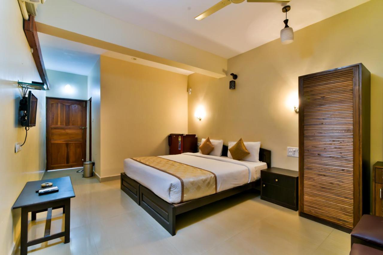 Baga Fantacia Beach Inn Exterior photo