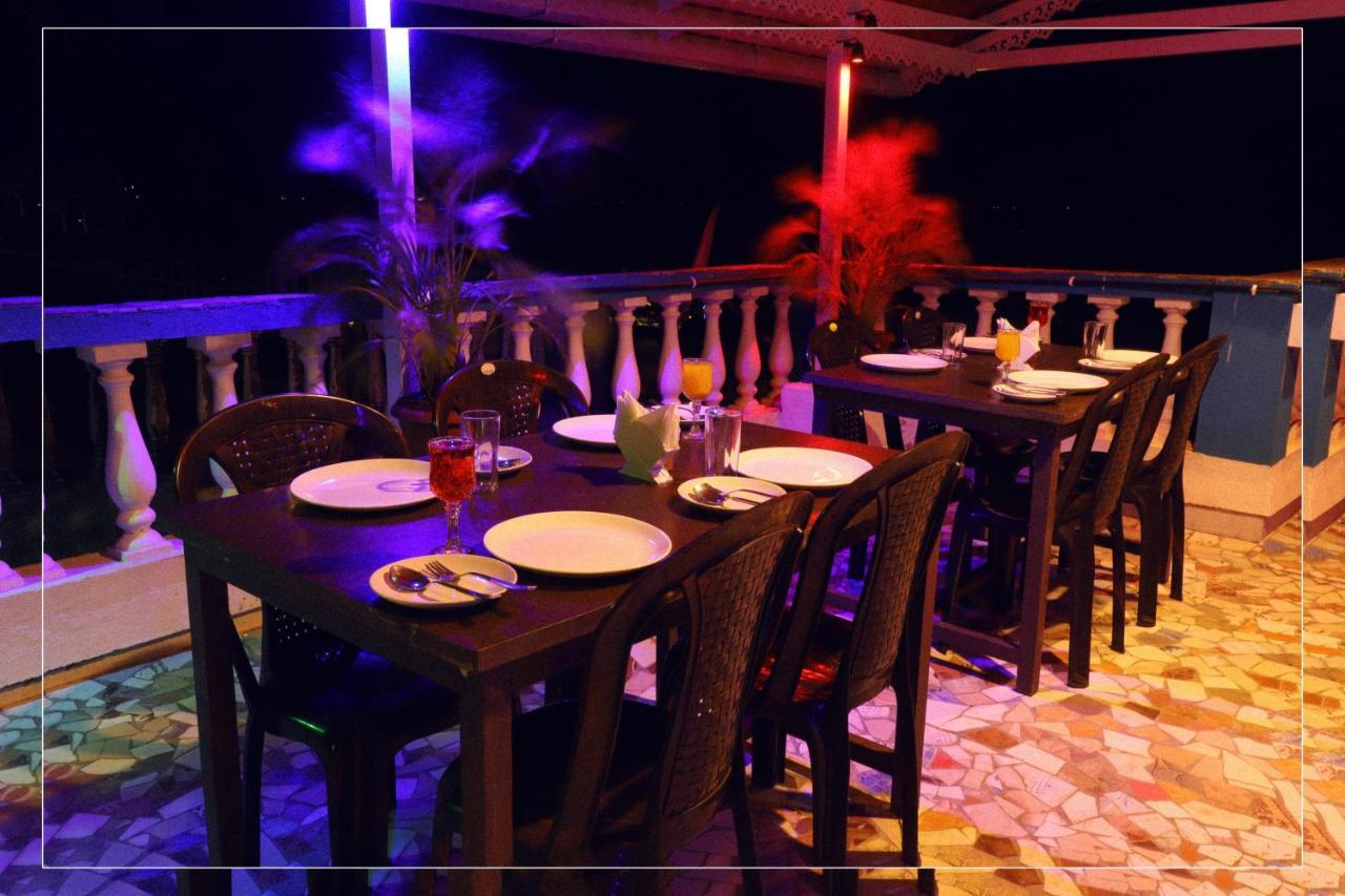 Baga Fantacia Beach Inn Exterior photo