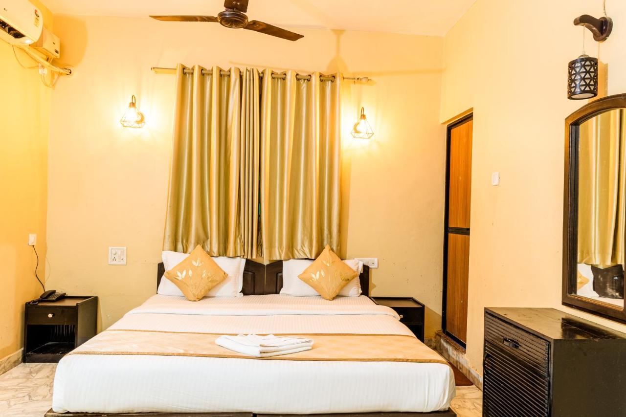 Baga Fantacia Beach Inn Exterior photo