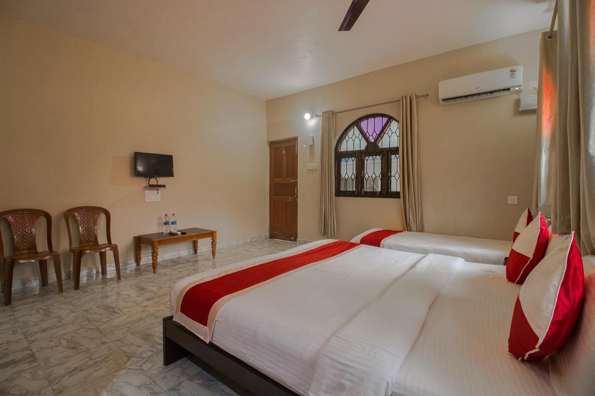 Baga Fantacia Beach Inn Exterior photo