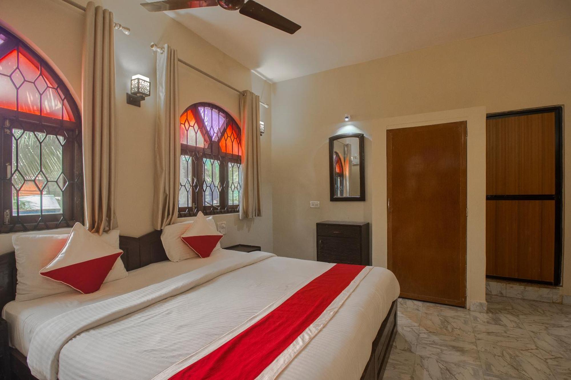 Baga Fantacia Beach Inn Exterior photo
