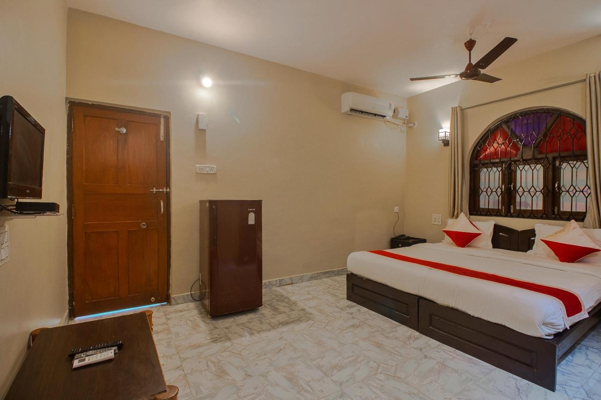 Baga Fantacia Beach Inn Exterior photo