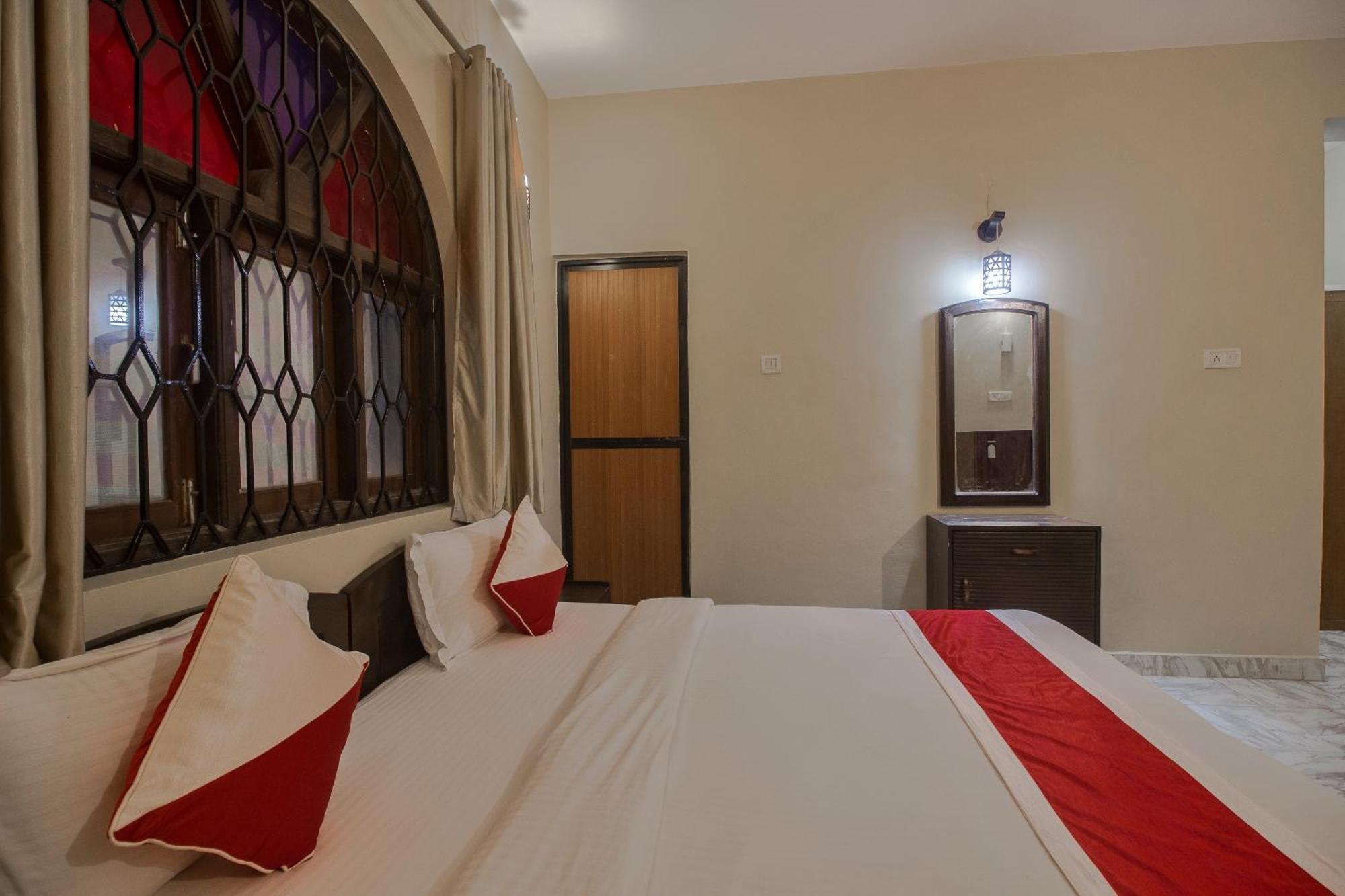 Baga Fantacia Beach Inn Exterior photo