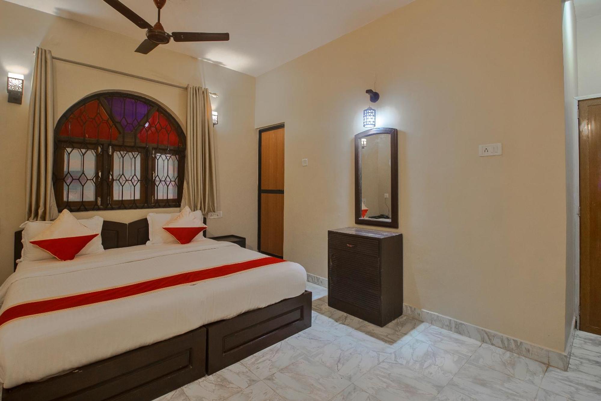 Baga Fantacia Beach Inn Exterior photo