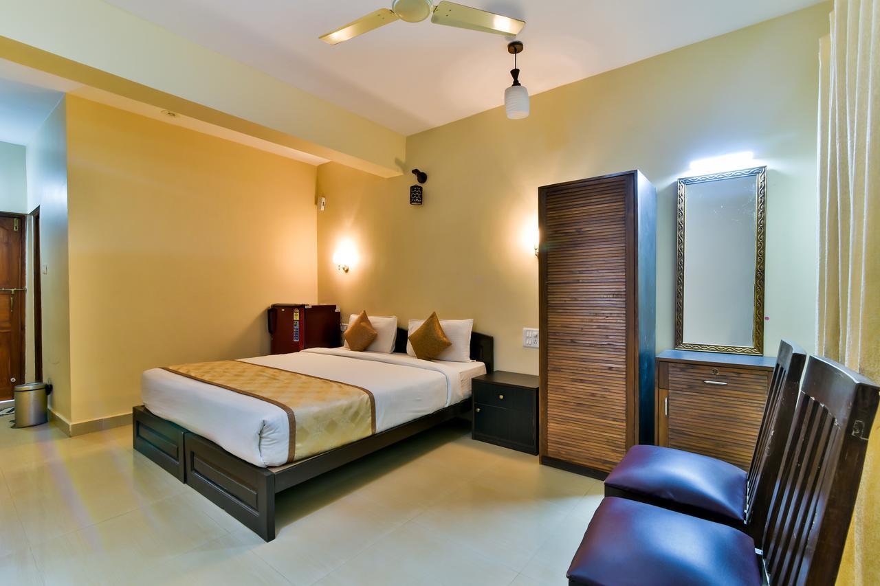 Baga Fantacia Beach Inn Exterior photo