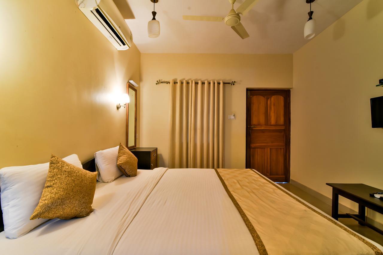 Baga Fantacia Beach Inn Exterior photo
