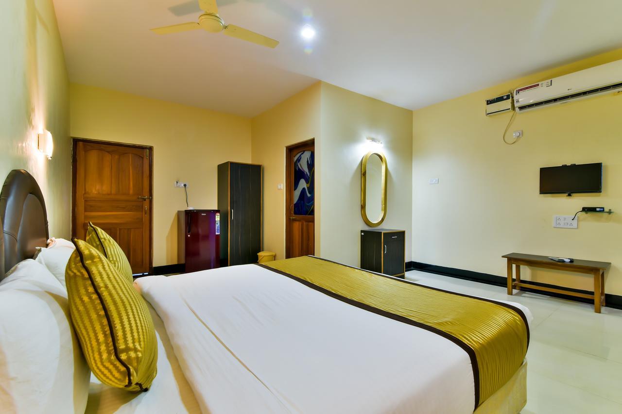 Baga Fantacia Beach Inn Exterior photo