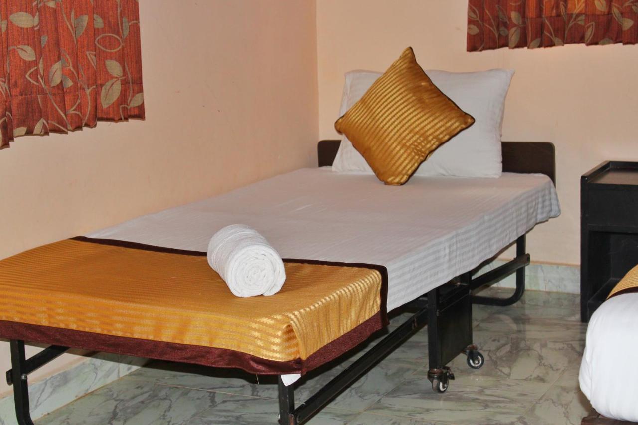 Baga Fantacia Beach Inn Exterior photo