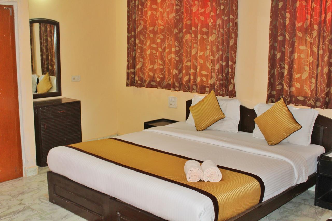 Baga Fantacia Beach Inn Exterior photo