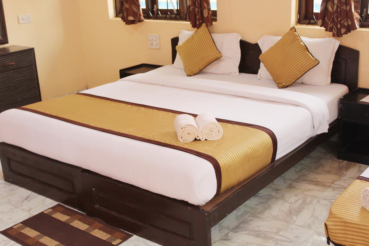 Baga Fantacia Beach Inn Exterior photo