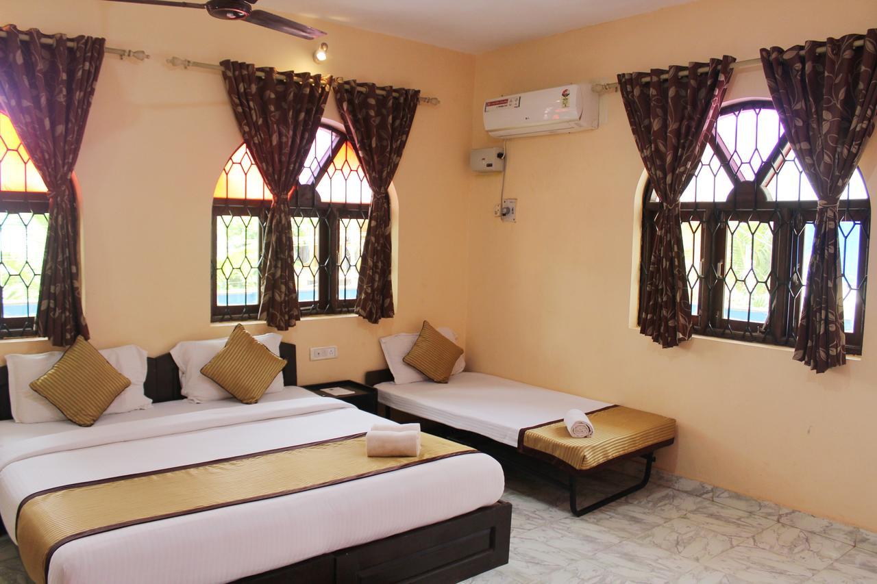 Baga Fantacia Beach Inn Exterior photo