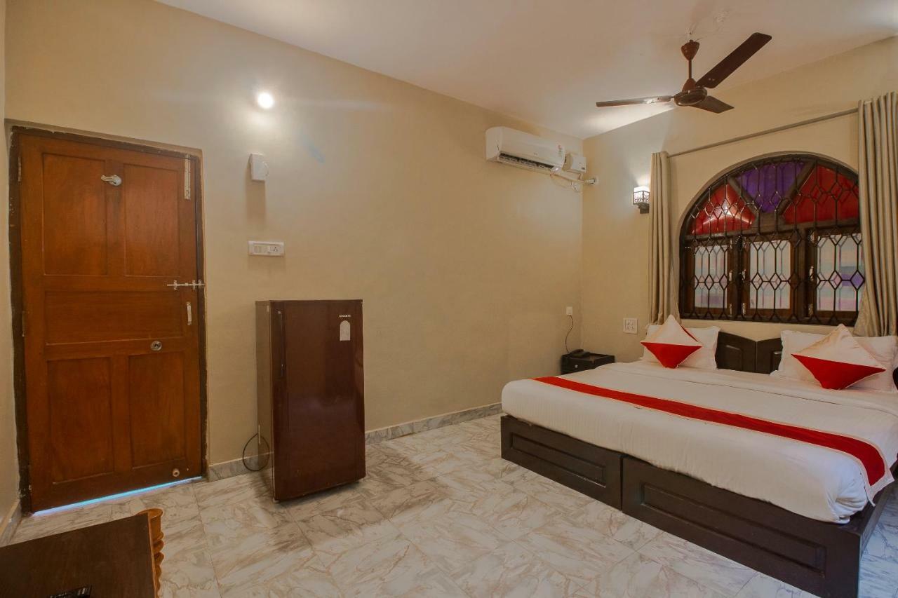 Baga Fantacia Beach Inn Exterior photo