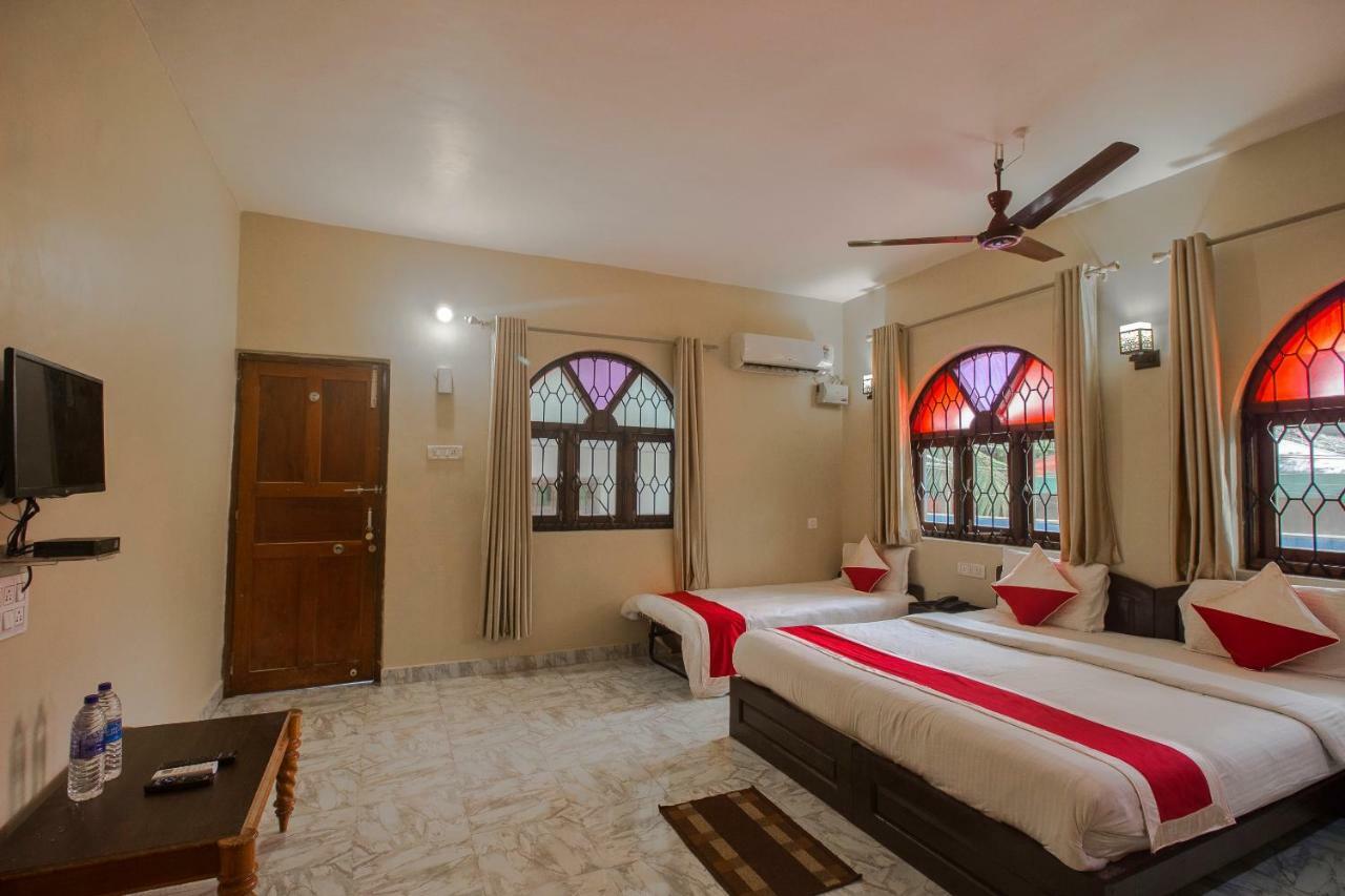 Baga Fantacia Beach Inn Exterior photo