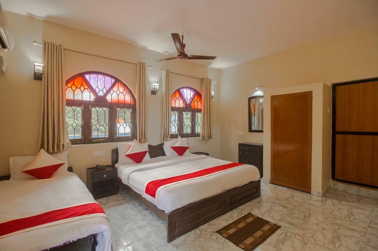 Baga Fantacia Beach Inn Exterior photo