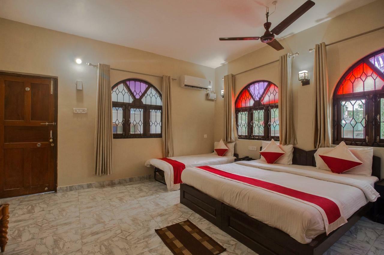 Baga Fantacia Beach Inn Exterior photo